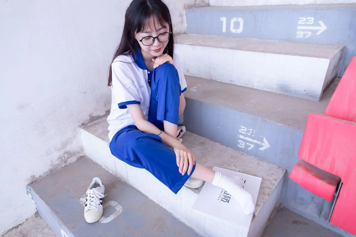 [BoBoSocks袜啵啵]NO.002 稚予-校服、贝壳头、白棉袜、裸足 [139P]插图3